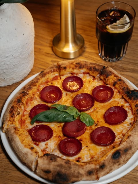 Booz’da servis edilen pizza